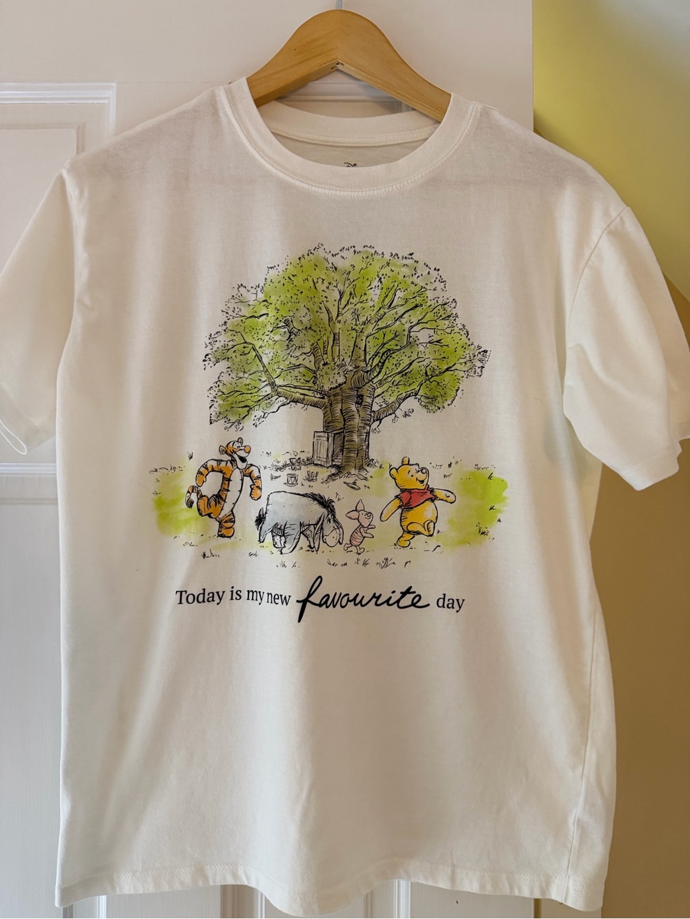 Disney Winnie the Pooh Tree Scene Tshirt